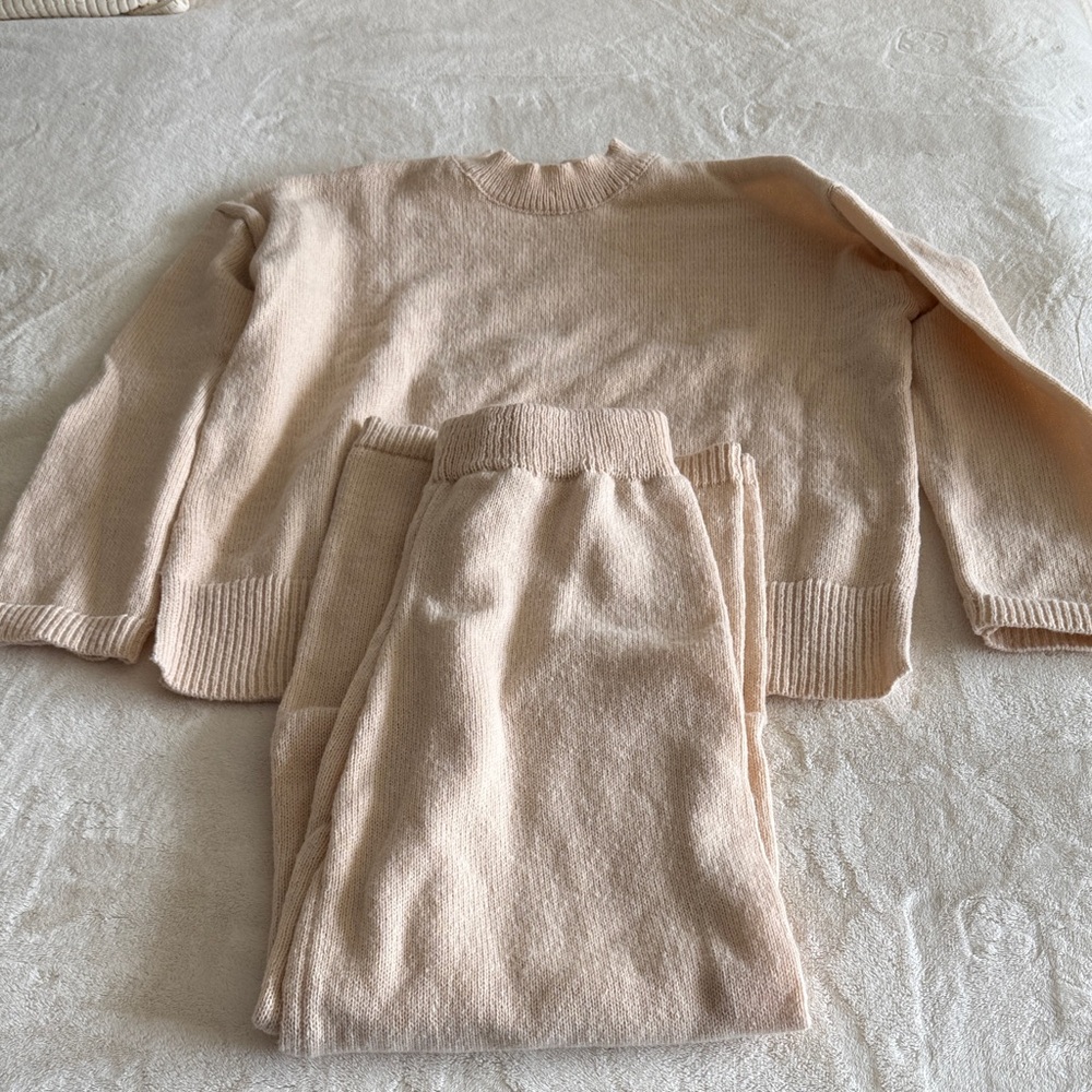 Neutral Knit Sweater and Matching Pants Set - Light Peach / M
